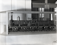 78807 Afbeelding van het schaalmodel van de stoomlocomotief nr. 183 van de S.S. in het Nederlands Spoorwegmuseum aan de ...